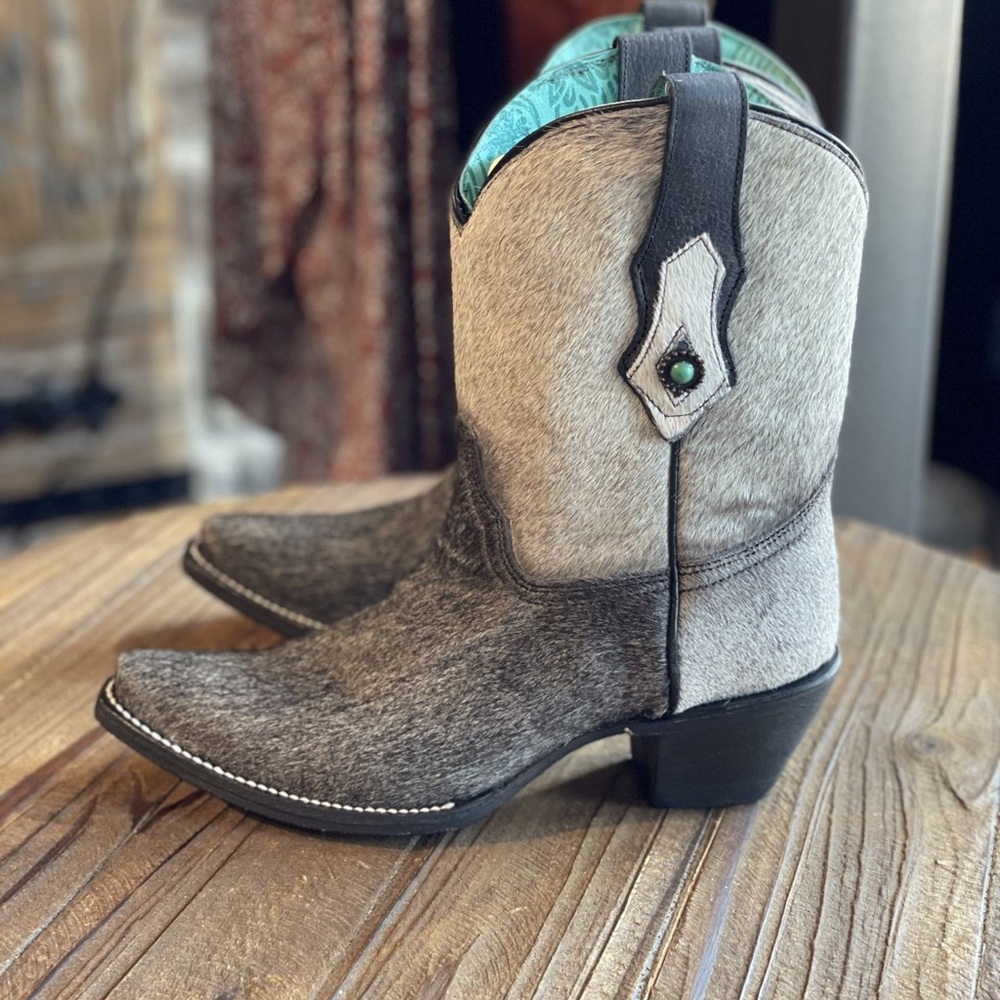 🤠 Corral C3570 Cowboy Boots with Black and Gray pony hair